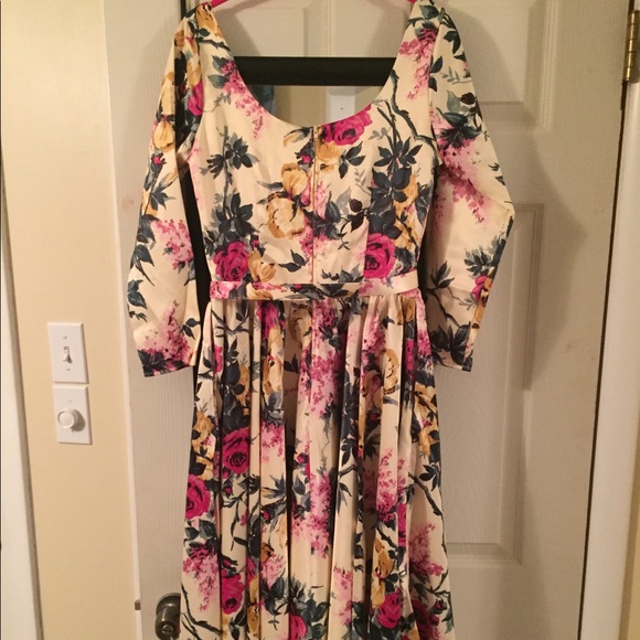 SOLD Pinup Couture Margaret Swing Dress NWOT - Picture 2 of 8